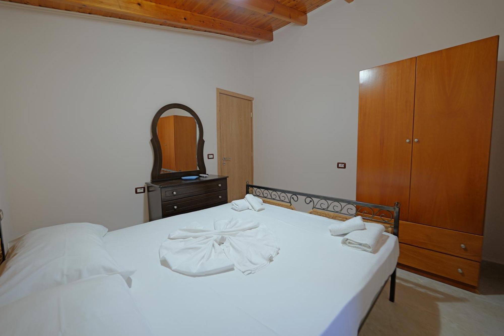 Arthur'S 4Apartments Borsh Εξωτερικό φωτογραφία