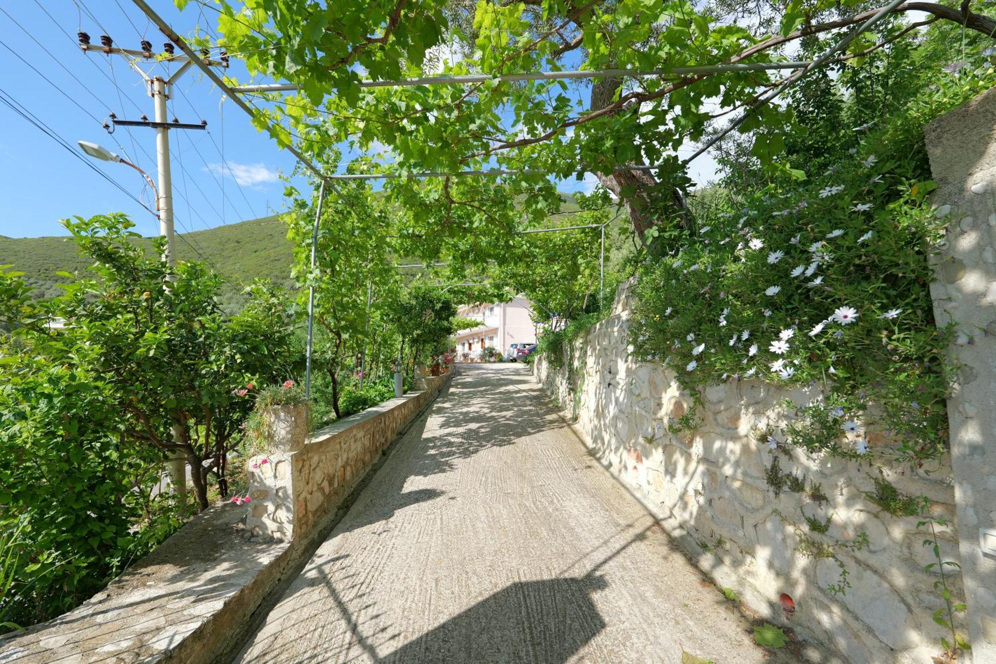 Arthur'S 4Apartments Borsh Εξωτερικό φωτογραφία